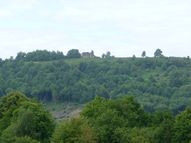 vue du paysage avec le sommet du mont gargan et la chapelle