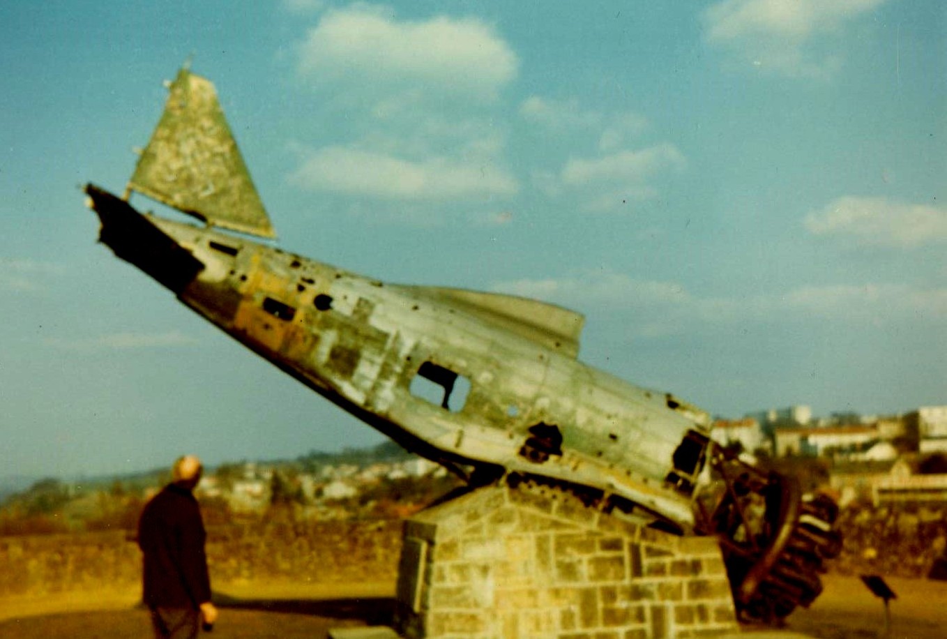 avion dans le parc de la cathedrale